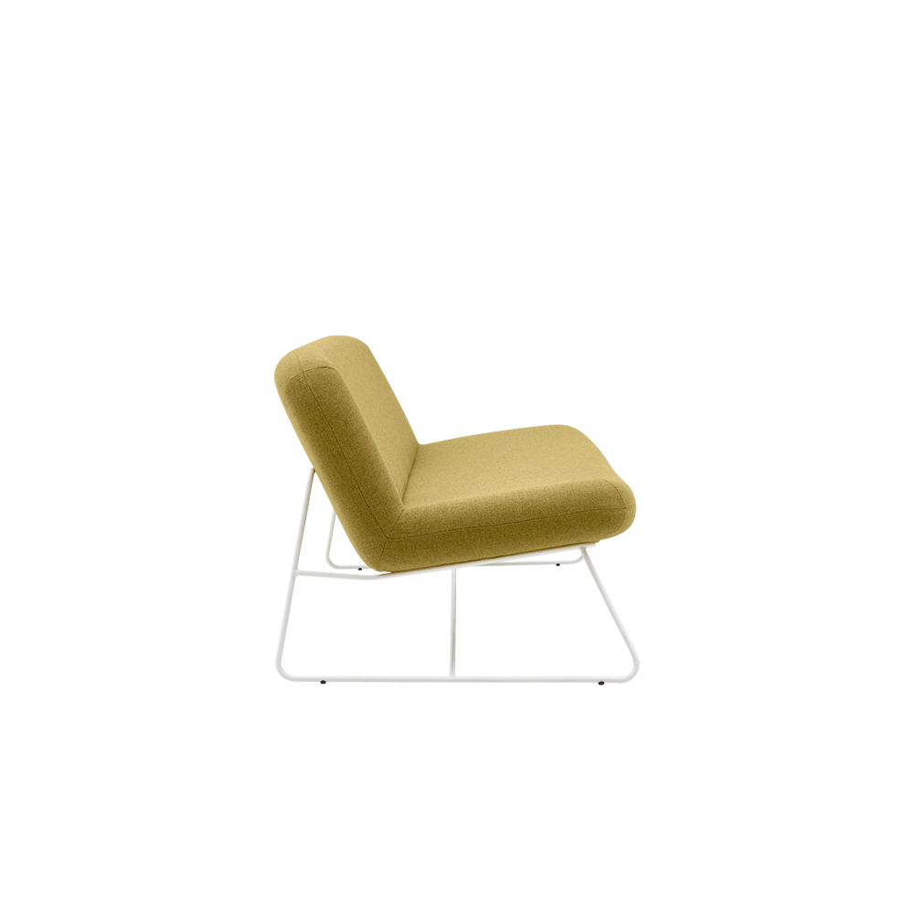 Canapé 2 places design JAVA Softline, tissu Vision jaune ocre, pieds métal blancs vue de côté